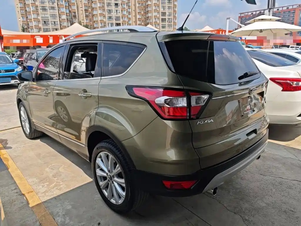 Kuga EcoBoost 180 2 WD Grand Wing