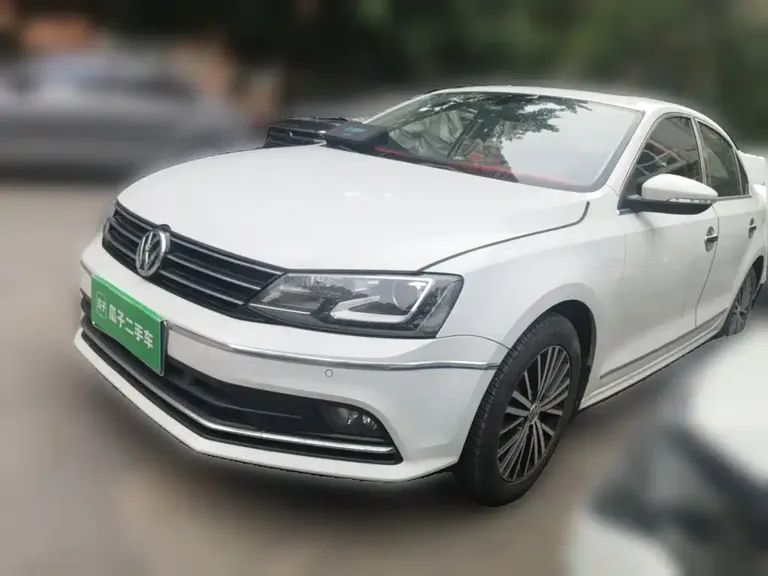 Volkswagen Sagitar 230 TSI Auto Luxury
