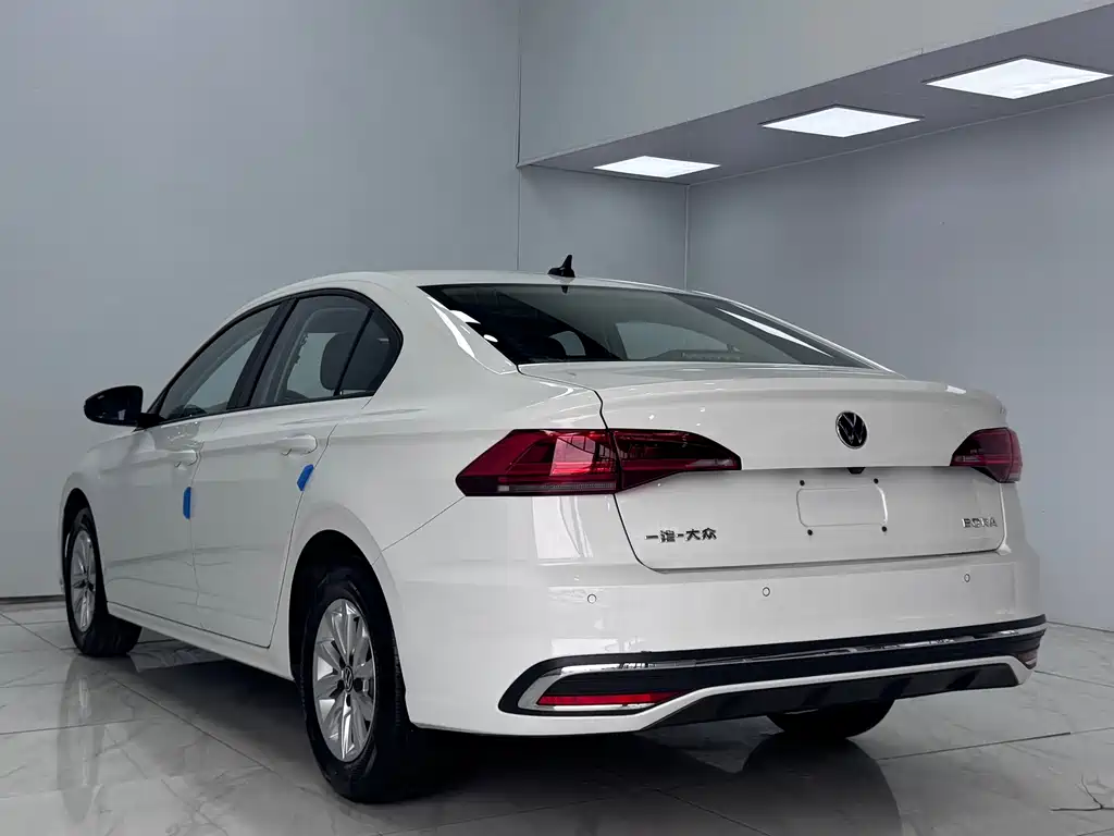 Bora 1.5 L Auto Smooth Travel Limited