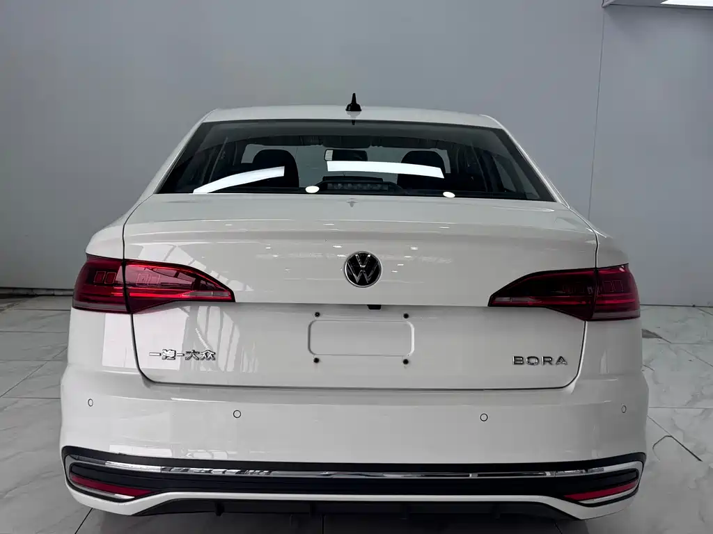 Bora 1.5 L Auto Smooth Travel Limited