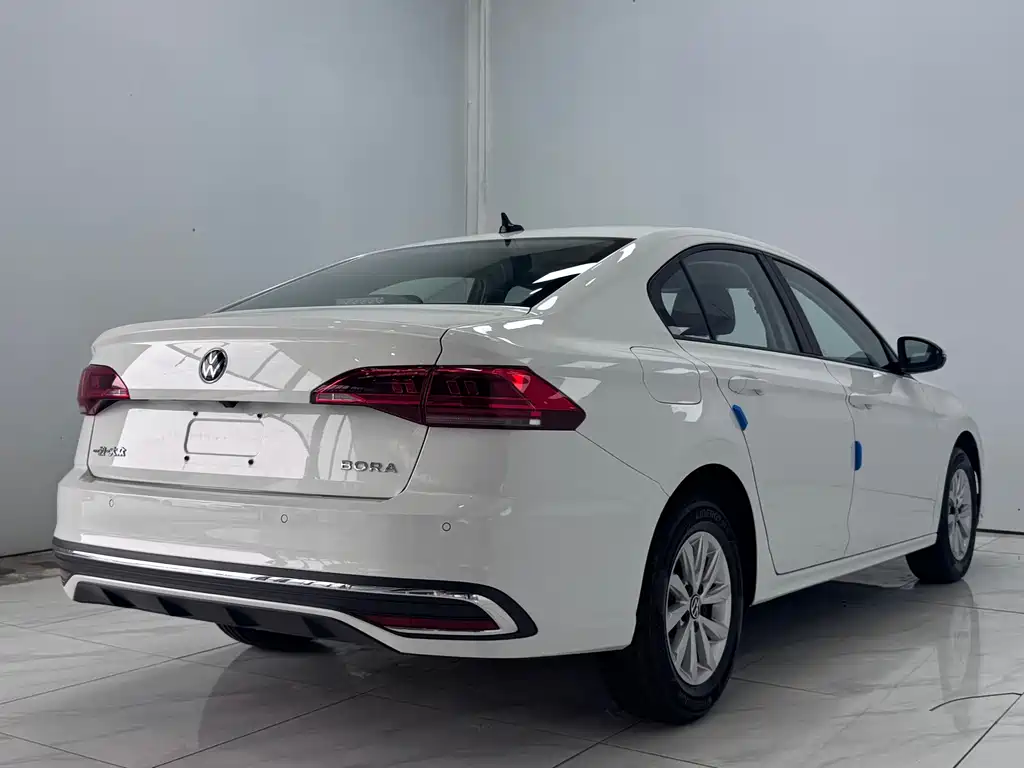 Bora 1.5 L Auto Smooth Travel Limited