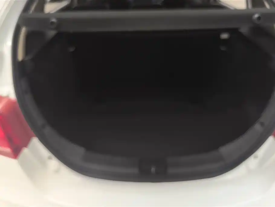 Emgrand Hatchback RS 1.5 L CVT Upward