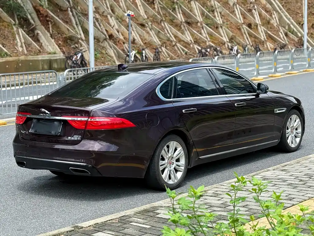 Jaguar XFL XFL 2.0 T 250 PS Luxury