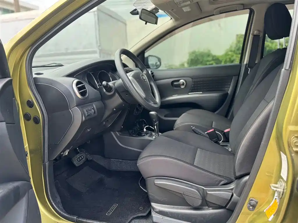 Livina 骊威 2013款 劲锐 1.6 XV CVT豪华版