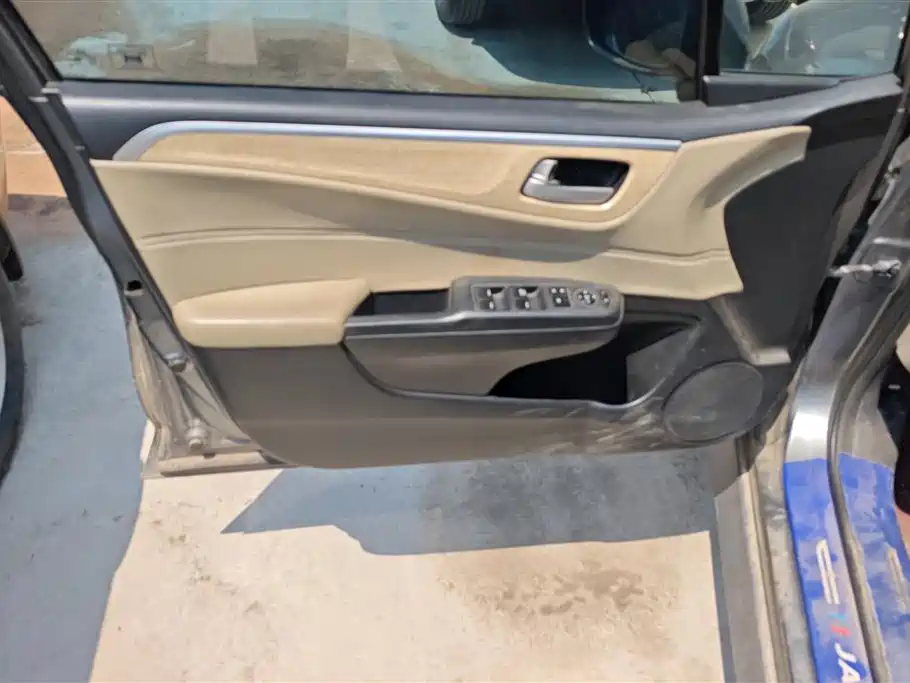 Jade 1.8 L Auto Comfort 5-seat