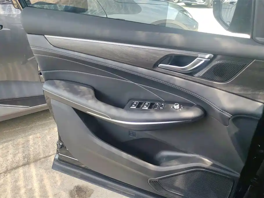 Landian E5 1.5 L DE-i 100 KM Smooth Enjoyment 7-seat