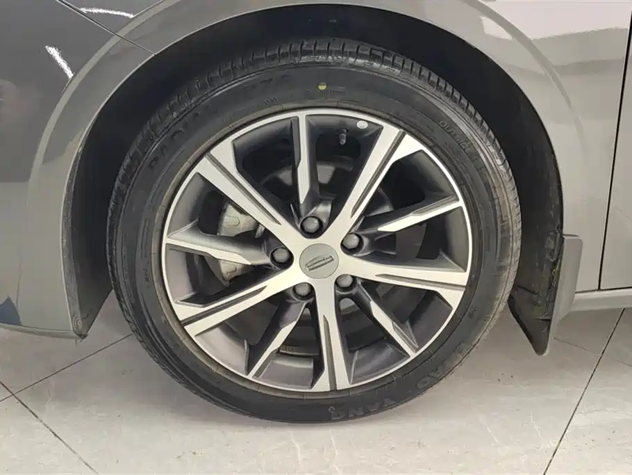 Emgrand 4 th Gen 1.5 L CVT Flagship