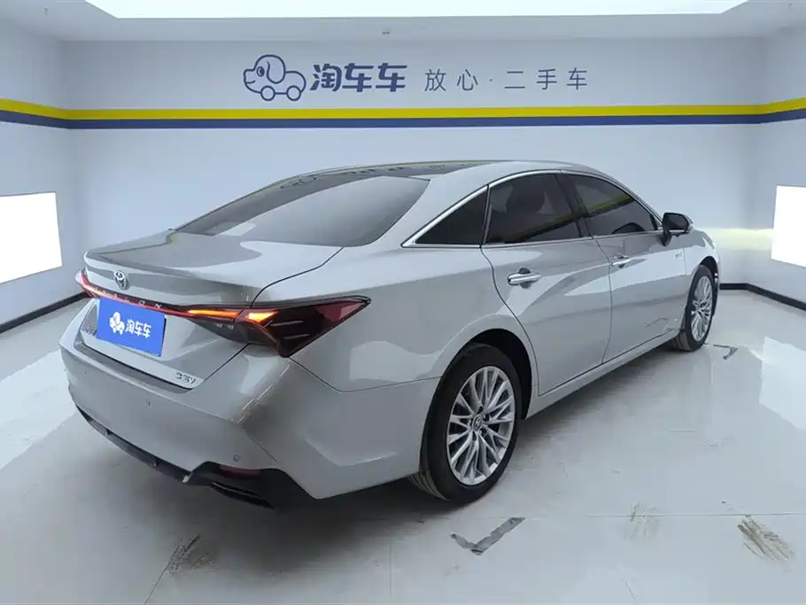 Avalon Dual Engine 2.0 L Luxury