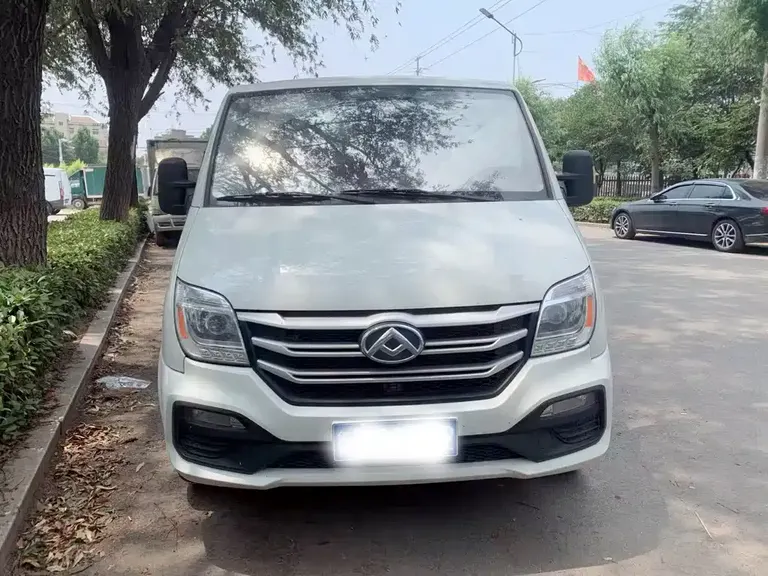 Maxus Xintu V80 新途V80 2023款 2.0 T PLUS AMT厢式车VAN短轴超低顶3座
