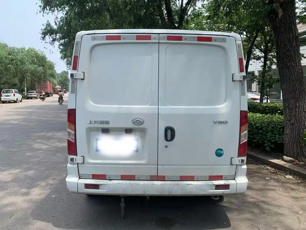 Xintu V80 新途V80 2023款 2.0 T PLUS AMT厢式车VAN短轴超低顶3座
