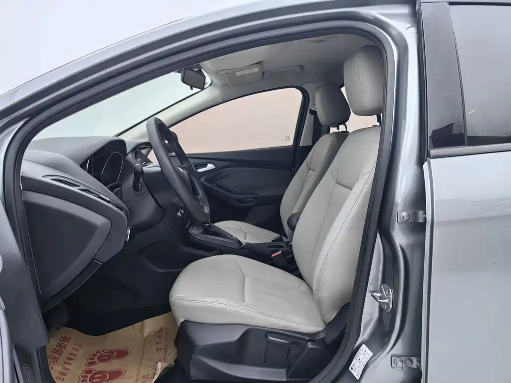 Focus Hatchback 1.6 L Auto Comfort