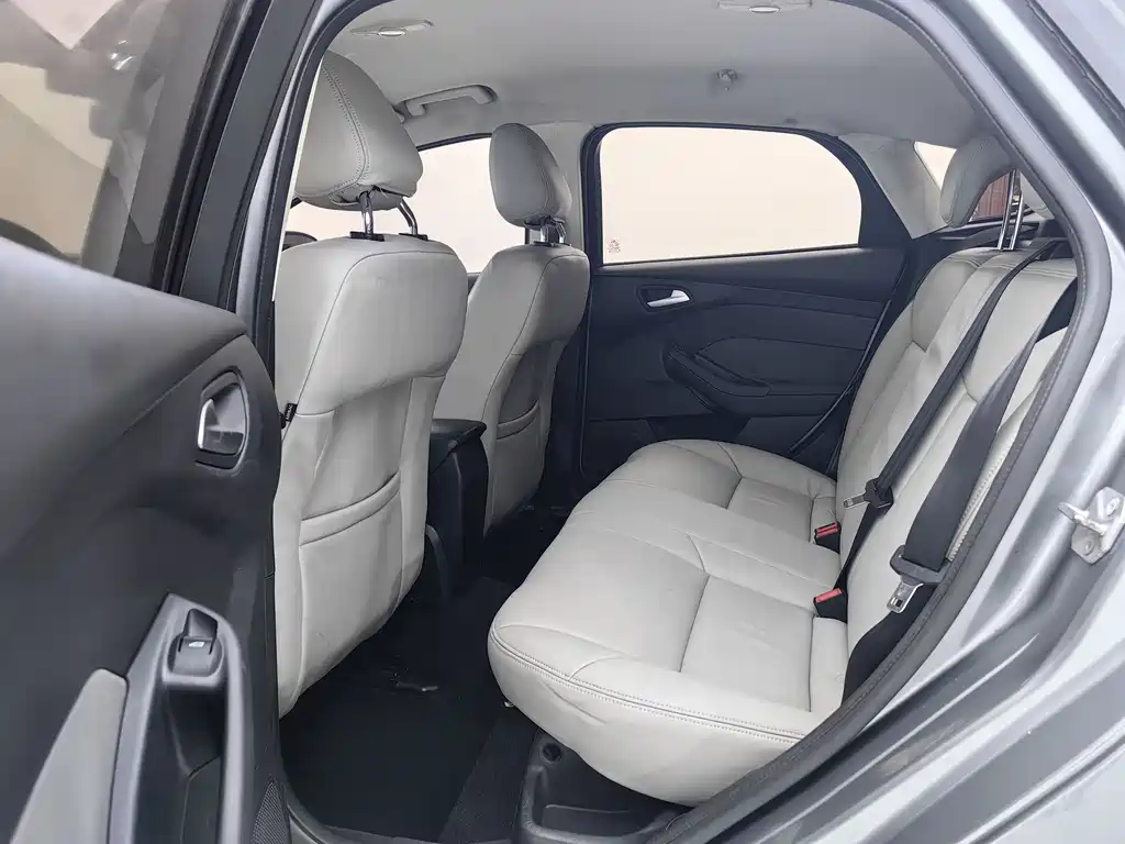 Focus Hatchback 1.6 L Auto Comfort