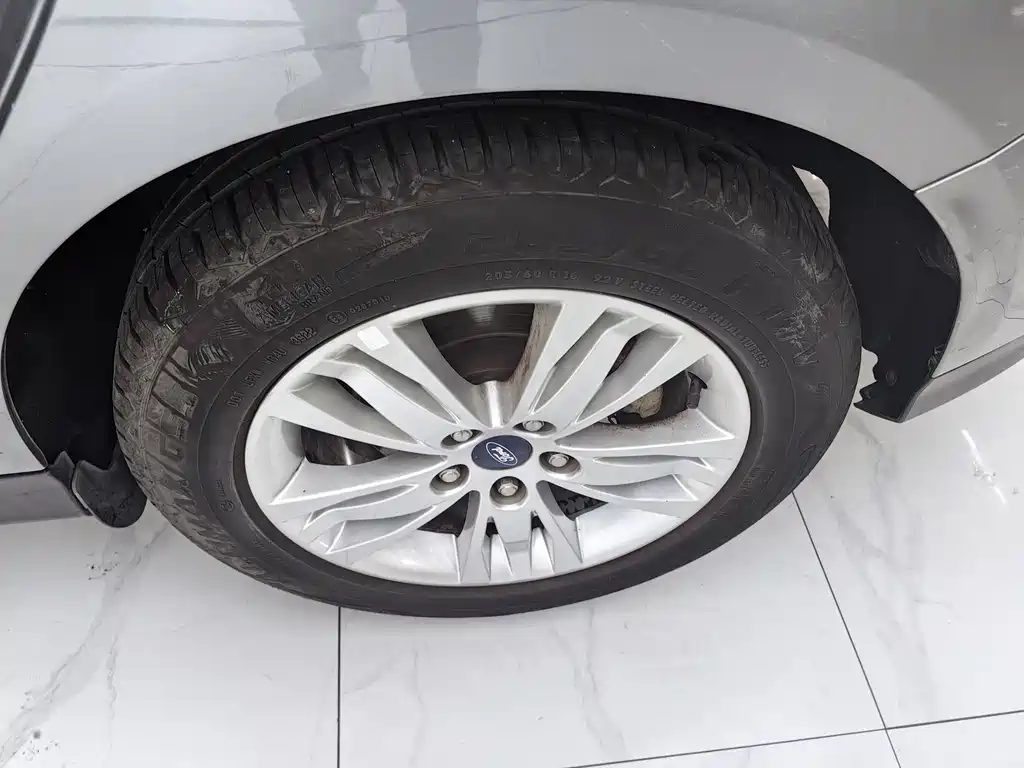 Focus Hatchback 1.6 L Auto Comfort