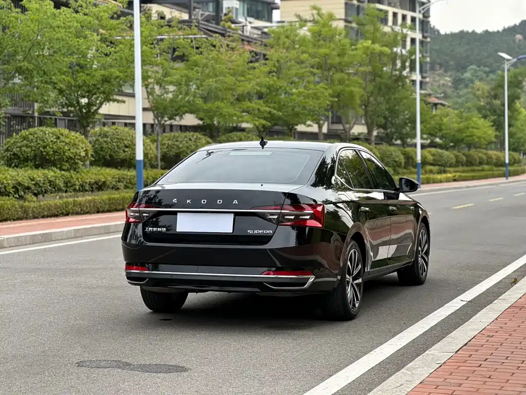 Superb Facelift TSI280 DSG Premium