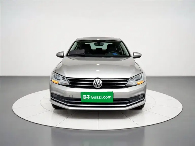 Volkswagen Sagitar 1.6 L Manual Comfort