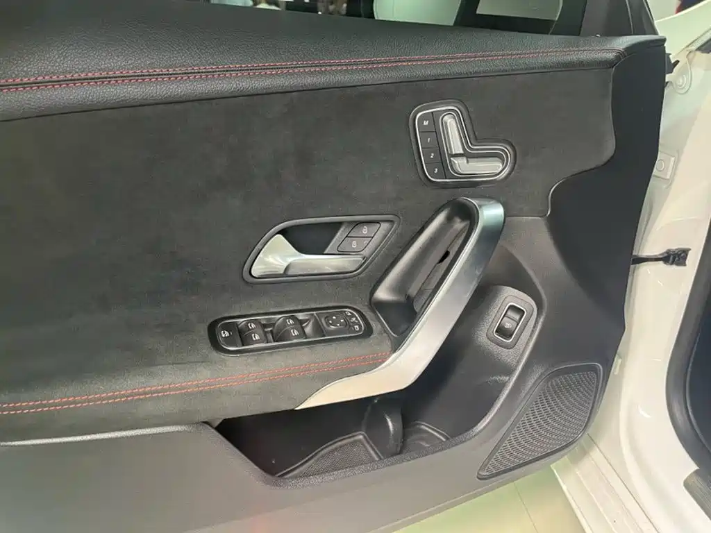Mercedes-Benz CLA (Import) CLA 200