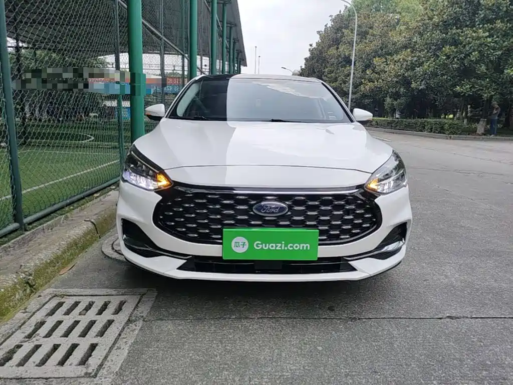 Focus Sedan EcoBoost 180 Auto Sharp Trend