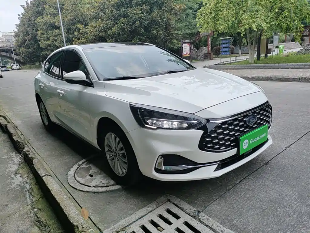 Focus Sedan EcoBoost 180 Auto Sharp Trend