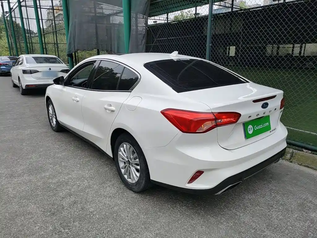 Focus Sedan EcoBoost 180 Auto Sharp Trend