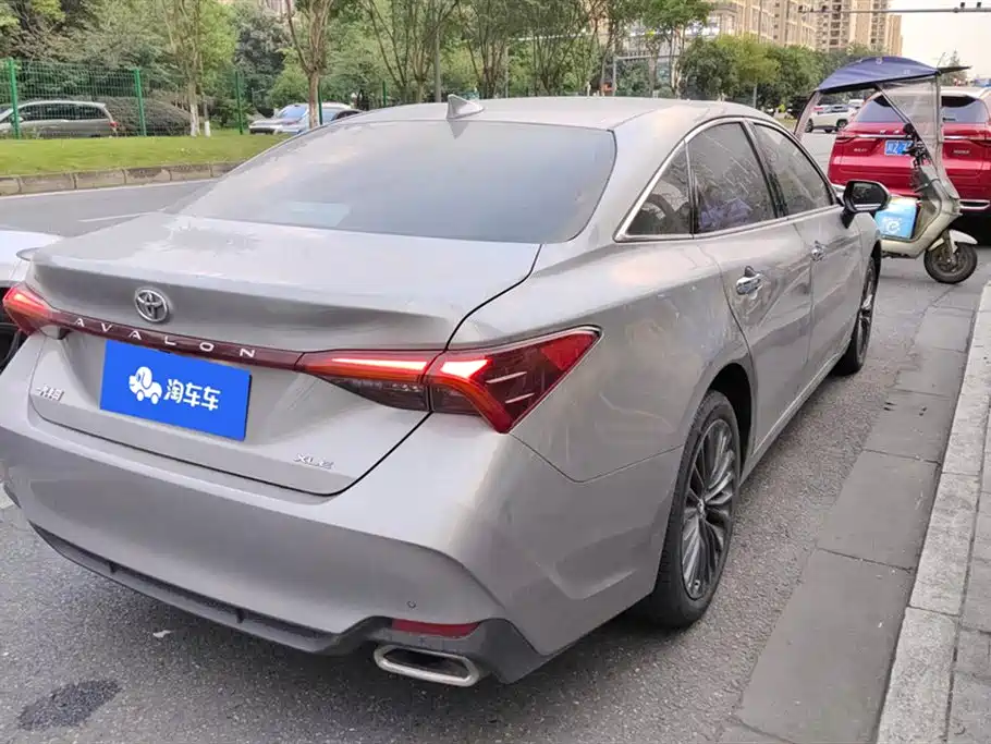 Avalon 2.0 L XLE Premium CN-VI