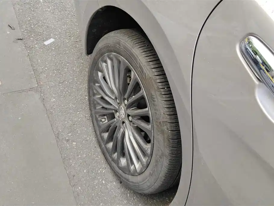 Avalon 2.0 L XLE Premium CN-VI