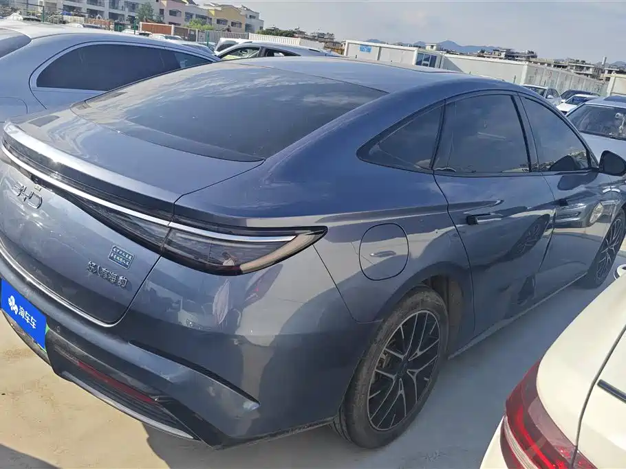Seal DM-i 1.5 L 121 km Distinguished