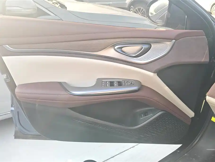 Seal DM-i 1.5 L 121 km Distinguished