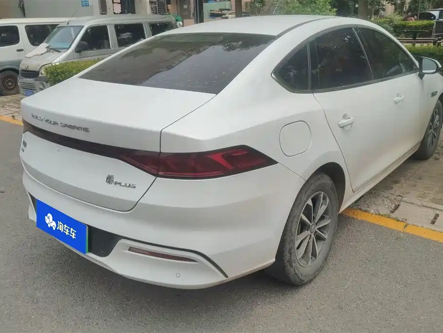 Qin PLUS Glory DM-i 55 KM Leading