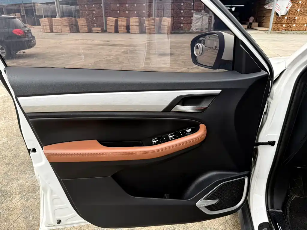 Vision X6 1.4 T CVT Distinguished
