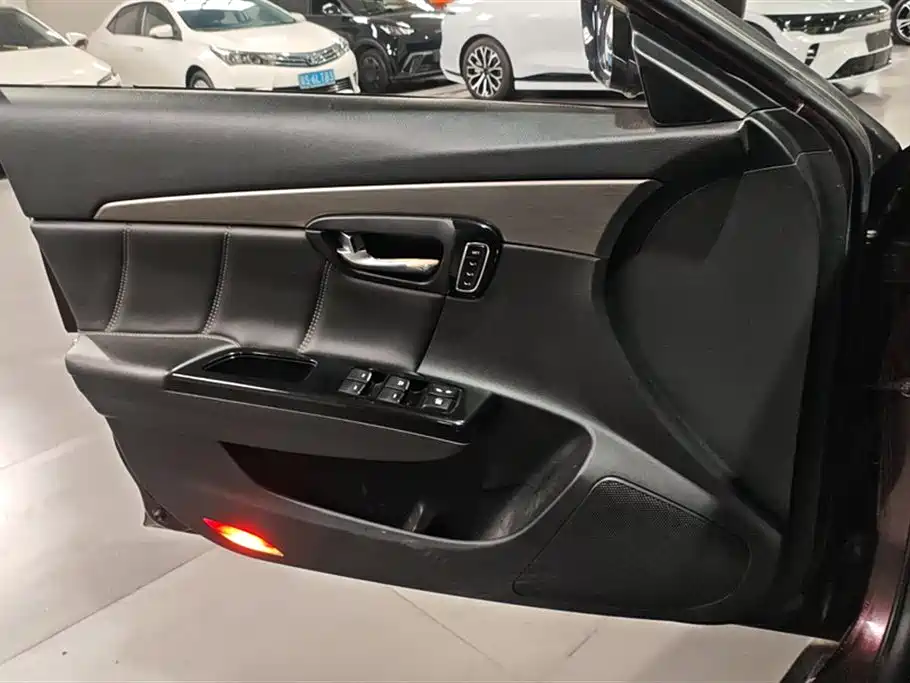 Trumpchi GA6 235 T DCT Luxury