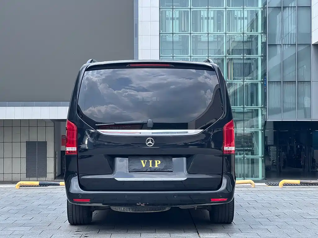 Mercedes-Benz V-Class V 260 Distinguished CN-VI