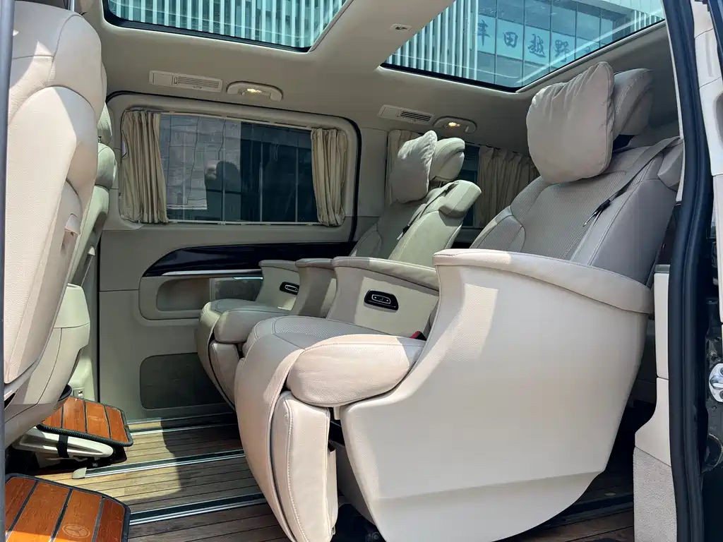 Mercedes-Benz V-Class V 260 Distinguished CN-VI
