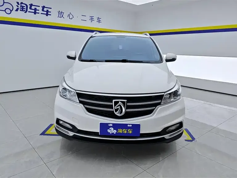 Baojun 730 1.5 L Manual Fashion 7-seat