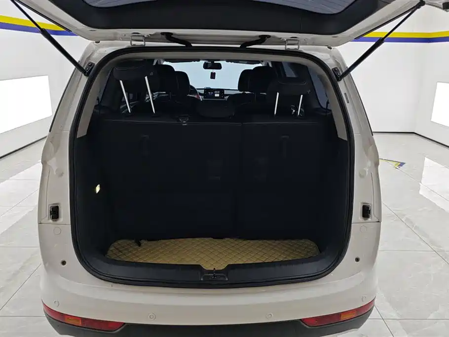 Baojun 730 1.5 L Manual Fashion 7-seat