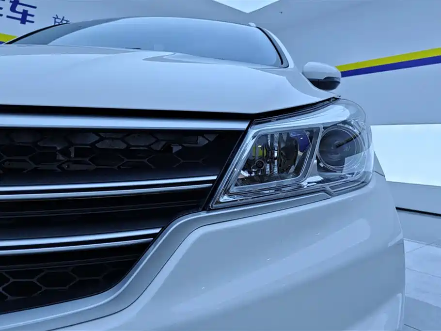 Baojun 730 1.5 L Manual Fashion 7-seat