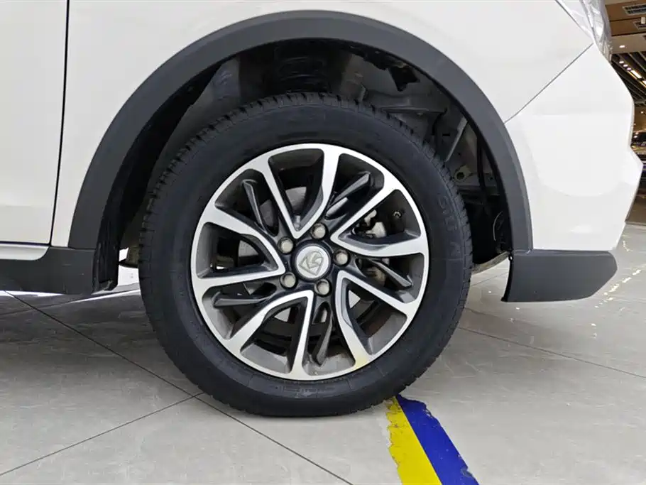 Baojun 730 1.5 L Manual Fashion 7-seat