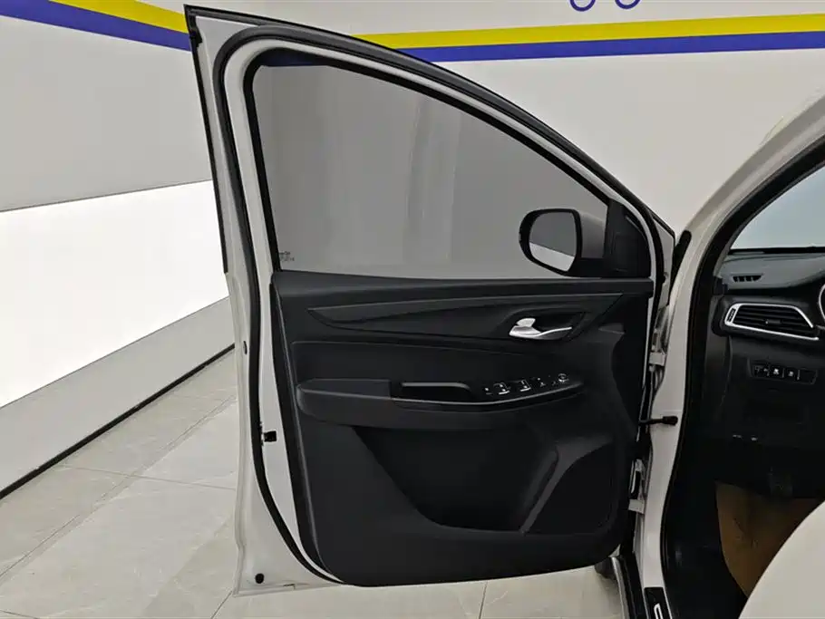 Baojun 730 1.5 L Manual Fashion 7-seat