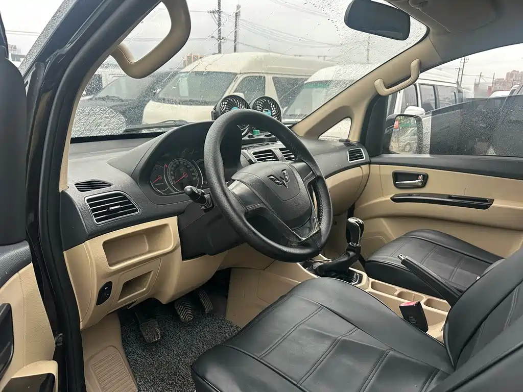 Wuling Journey Classic 1.8 L Luxury LJ479 QE2