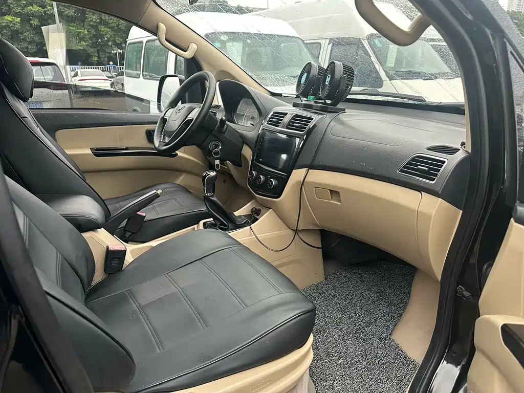 Wuling Journey Classic 1.8 L Luxury LJ479 QE2