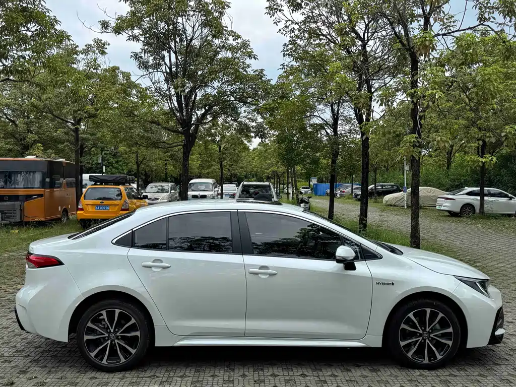 Levin Dual Engine 1.8 H E-CVT Sport