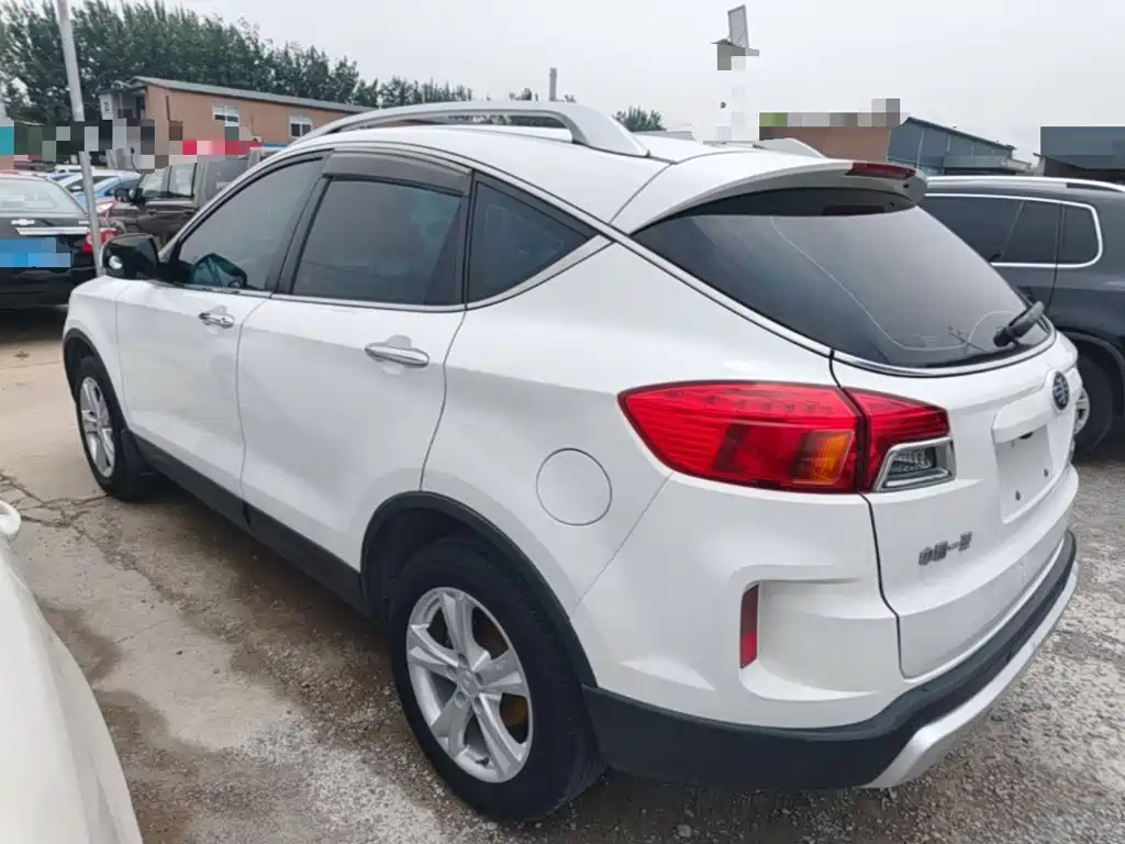 Besturn X80 奔腾X80 2015款 2.0 L 手动豪华型