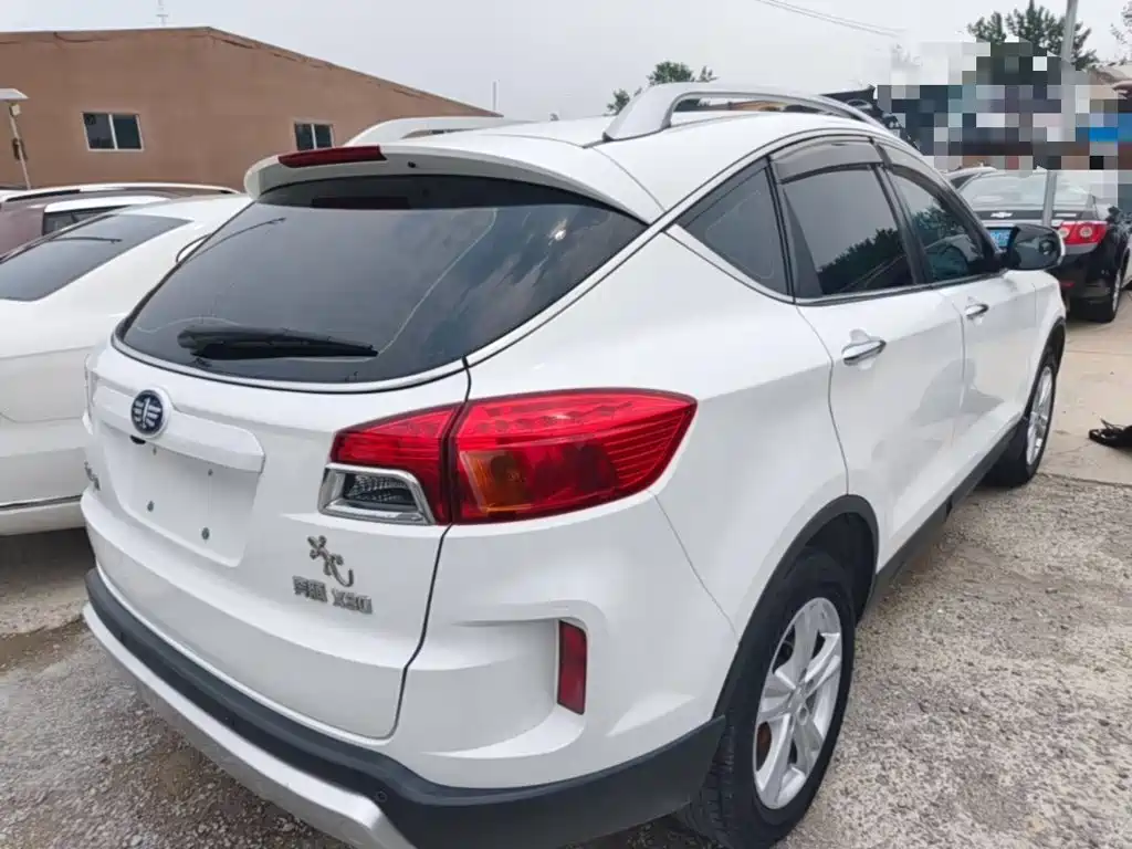 Besturn X80 奔腾X80 2015款 2.0 L 手动豪华型
