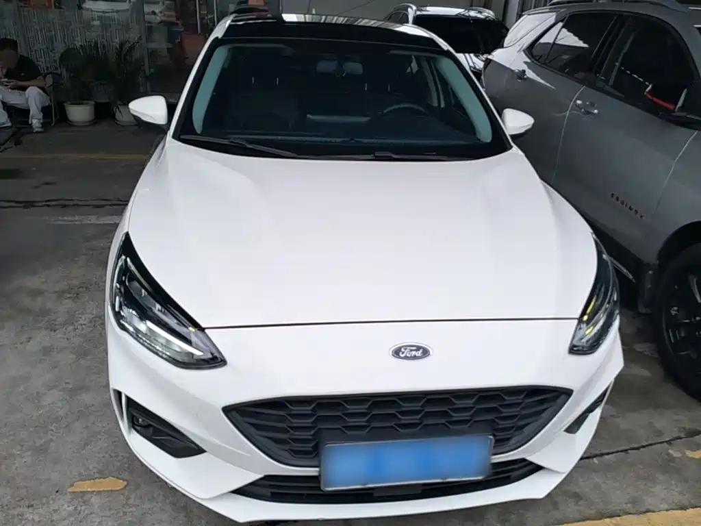 Focus Hatchback EcoBoost 180 Auto Sharp Trend