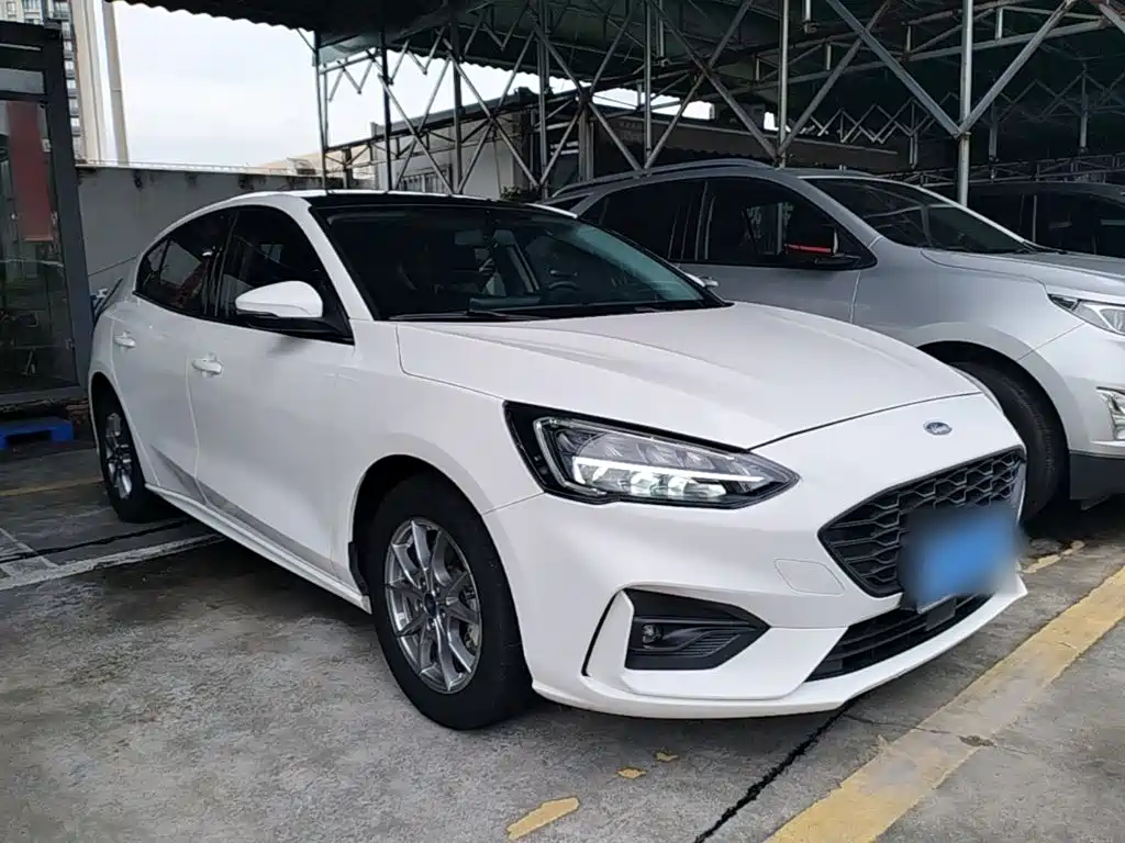 Focus Hatchback EcoBoost 180 Auto Sharp Trend