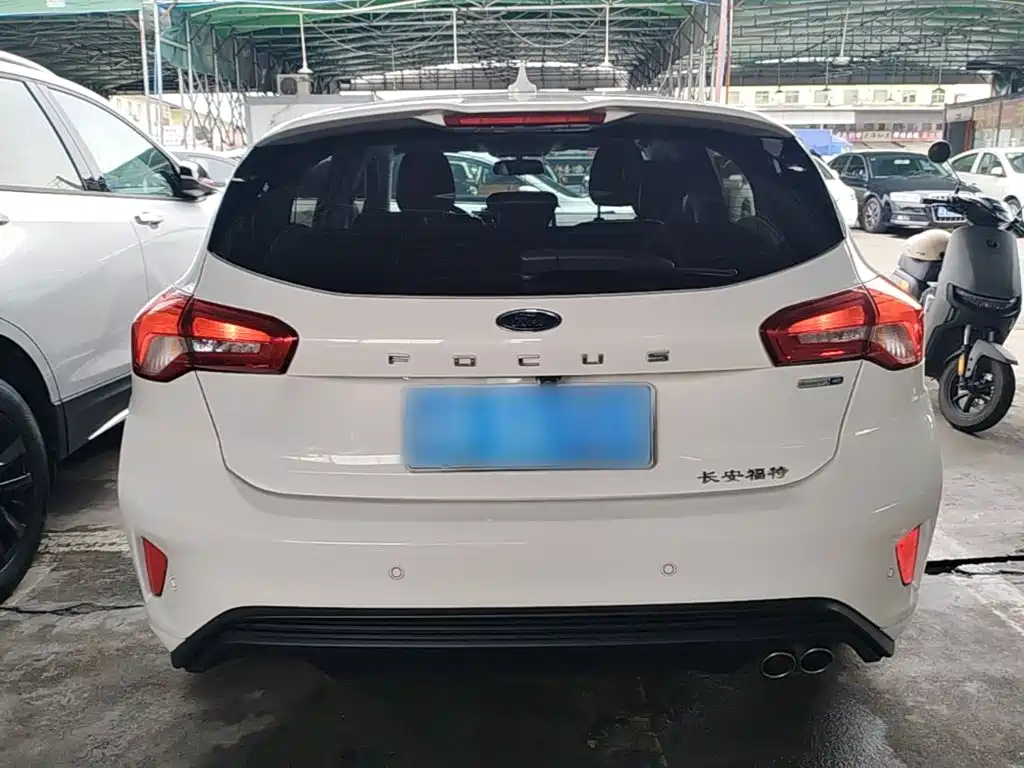 Focus Hatchback EcoBoost 180 Auto Sharp Trend
