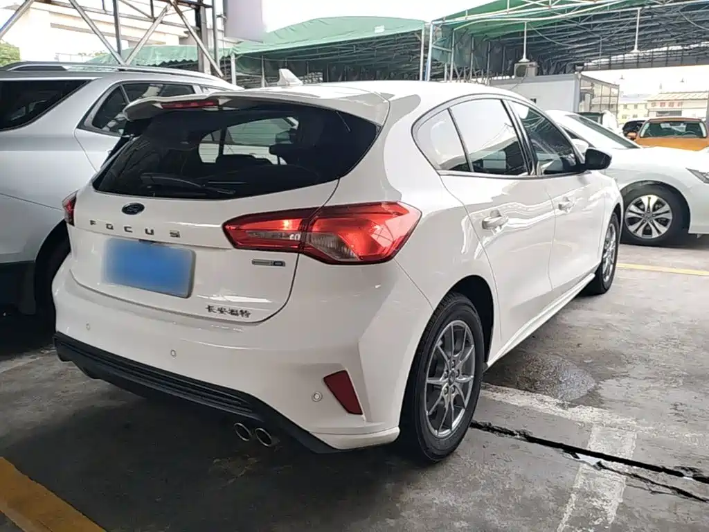 Focus Hatchback EcoBoost 180 Auto Sharp Trend