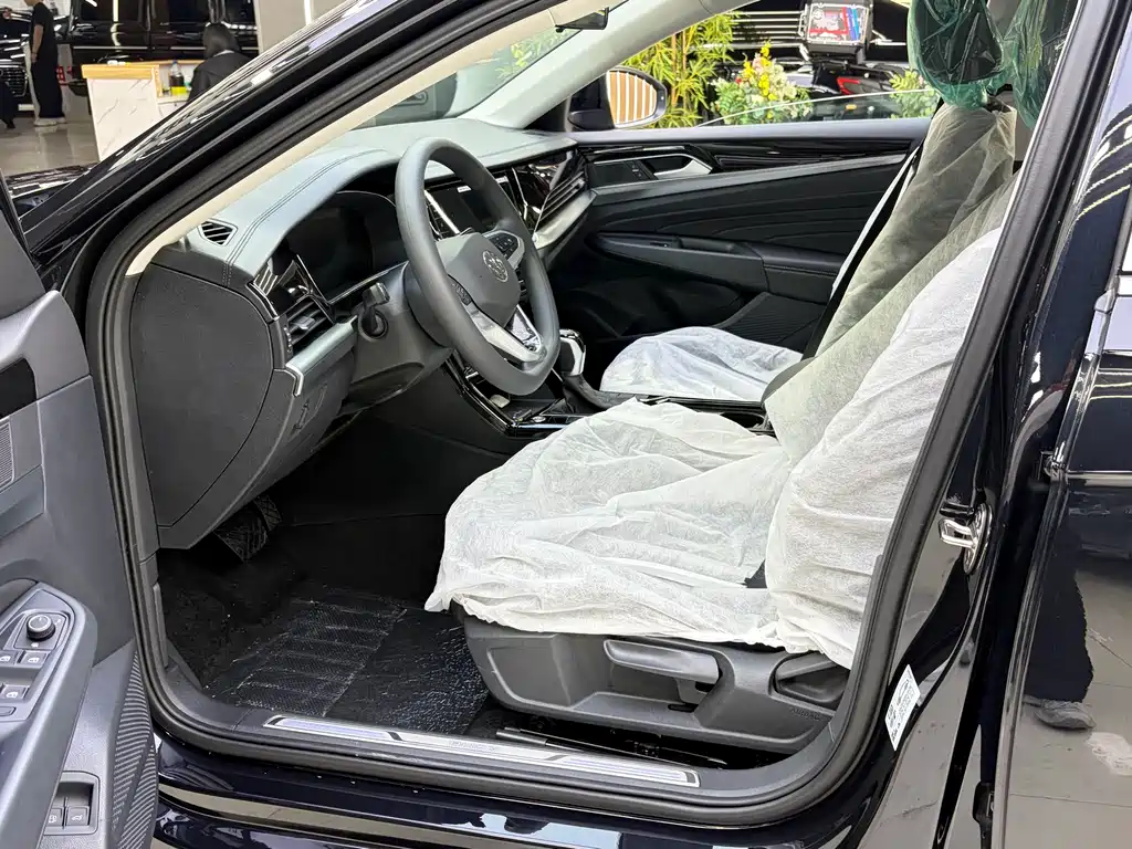 Passat NEV 帕萨特插电混动 2025款 430 PHEV 混动商务版