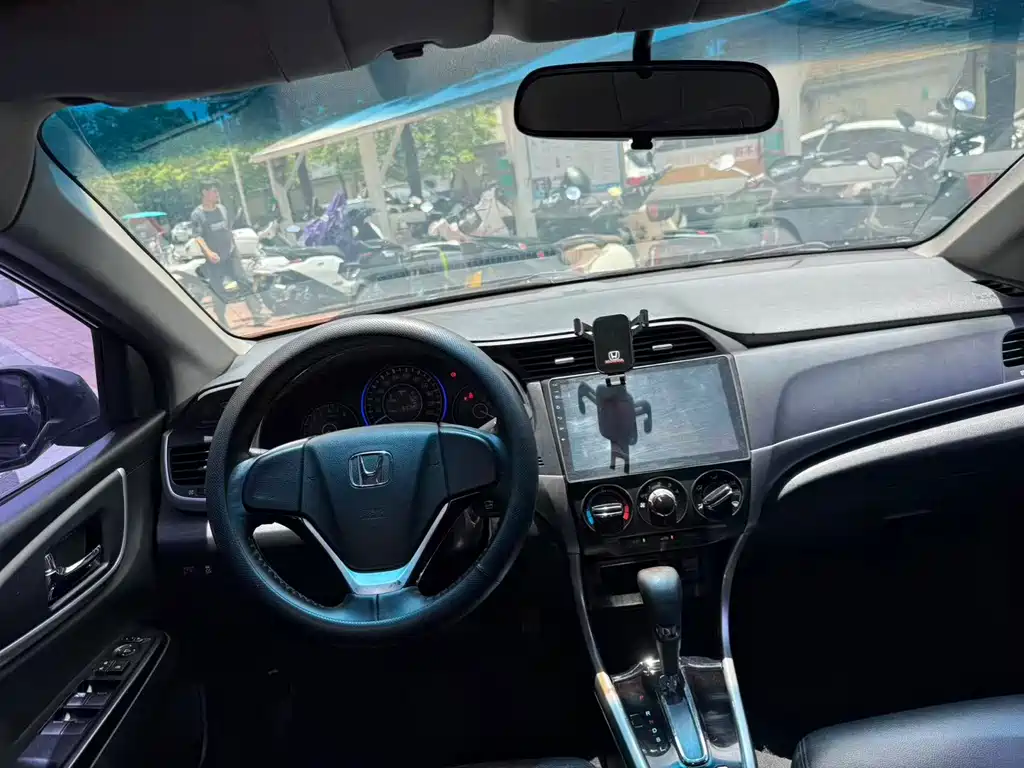 Crider 1.8 L CVT Comfort Special