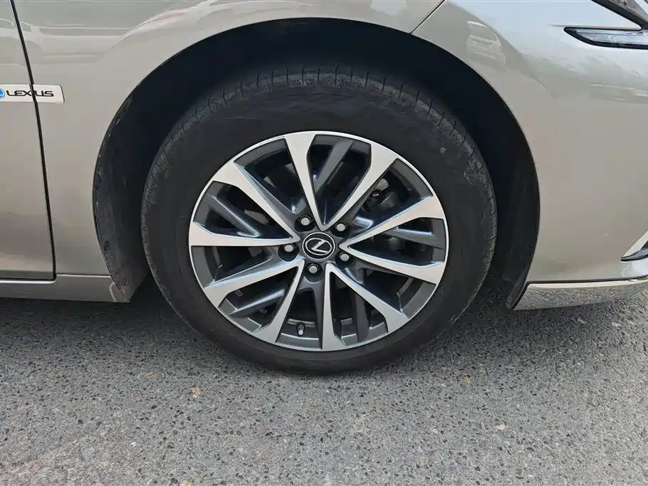 Lexus ES 200 Premium Enjoyment