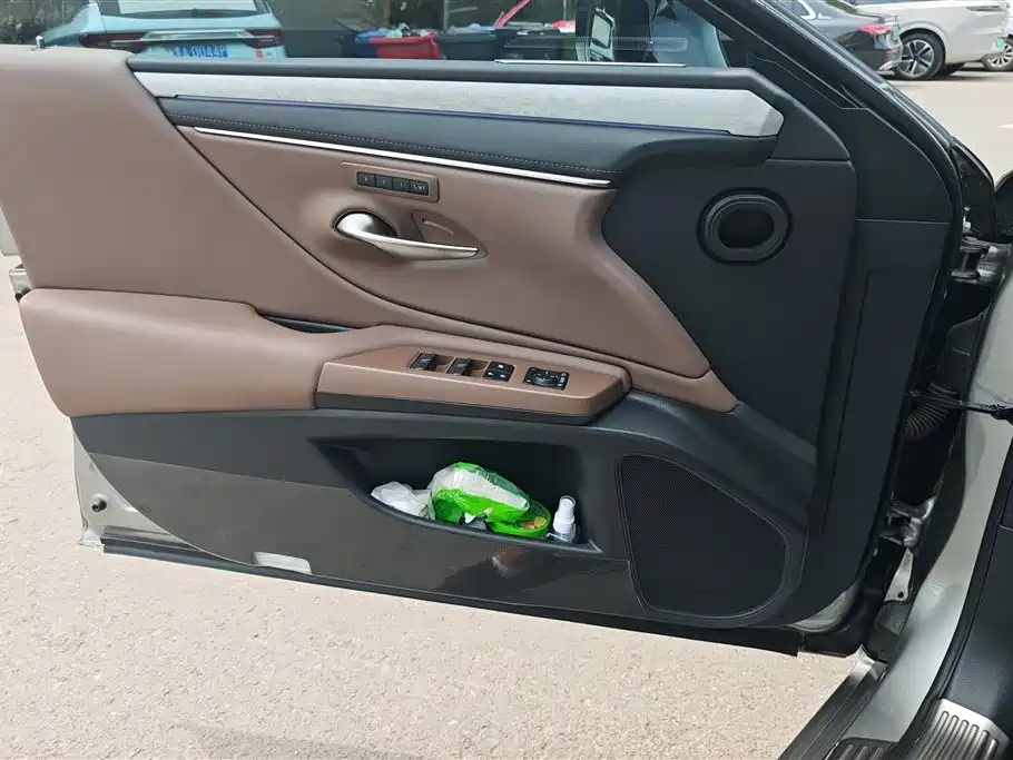 Lexus ES 200 Premium Enjoyment